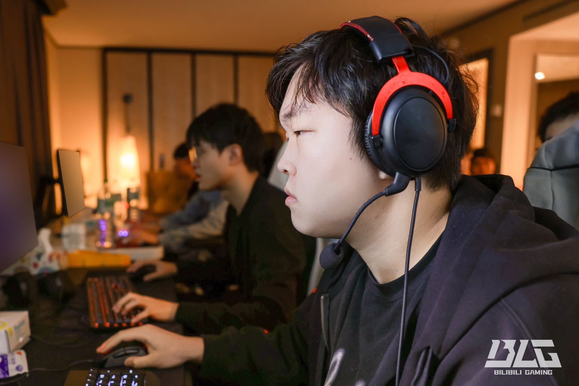 竞椅行业未来助力玩家享受极致体验瓦力娱乐棋牌傲风以技术创新引领电(图1)