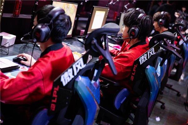 业赛指定用椅 傲风G7凭啥这么火瓦力棋牌明星直播同款 英雄联盟职(图4)